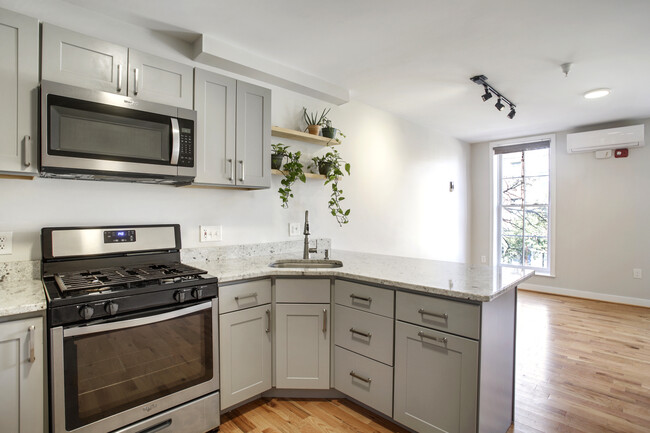 Open Kitchen+ Dining Area - 211 W Read St