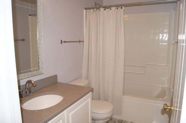 Building Photo - 480 Pine Lake Cir