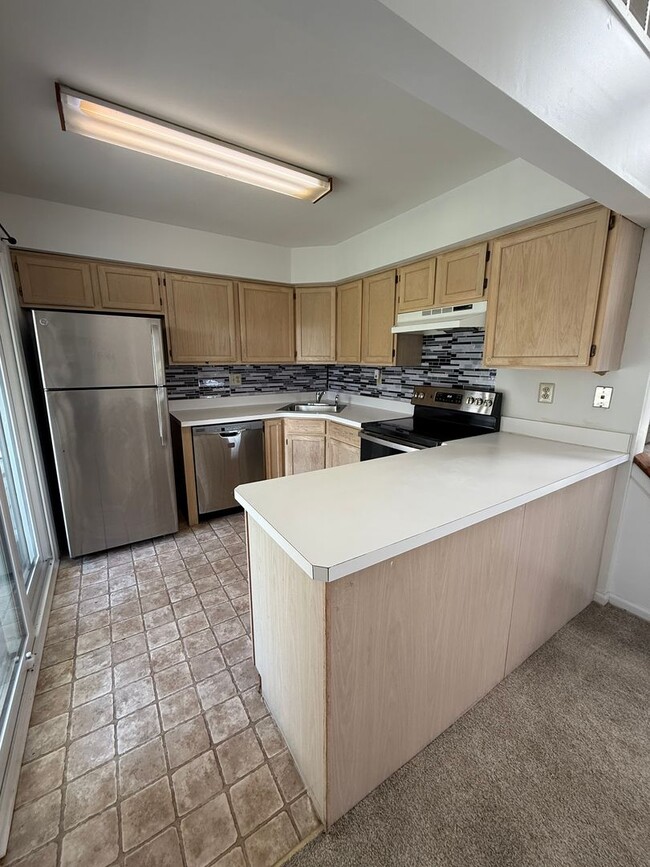 Building Photo - 3 Bed / 2 Bath Warrington Townhome