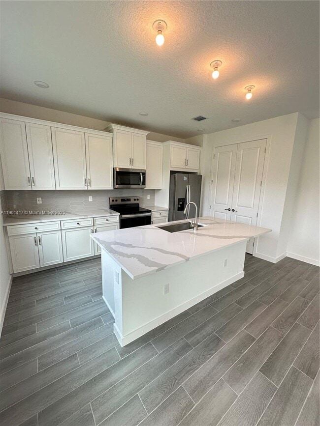 Building Photo - 7262 Lenora Ln