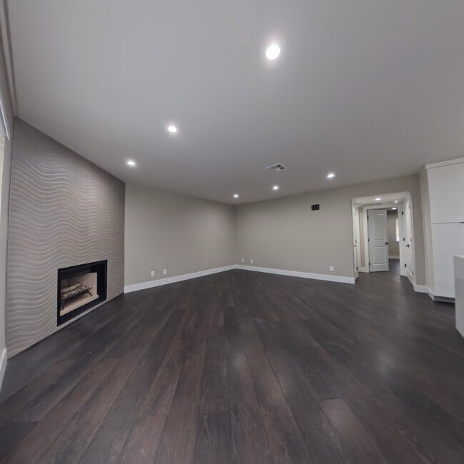 Building Photo - Highly Remodeled | 2nd Floor | Storage Room