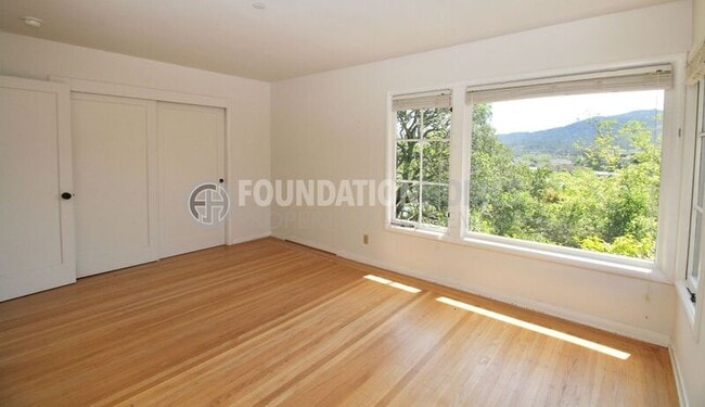 Building Photo - 107 Bretano Way
