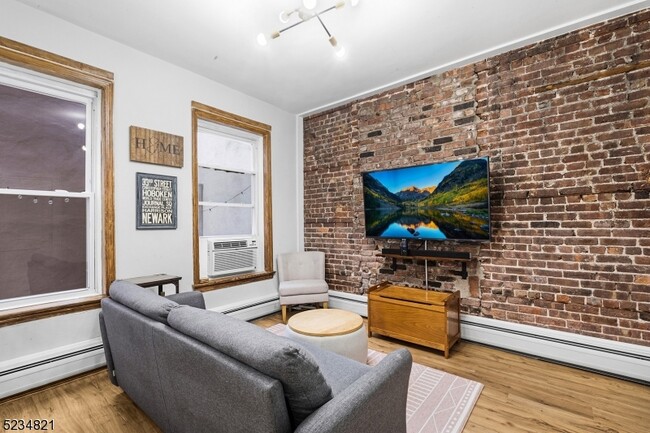 Building Photo - 137 Park Ave