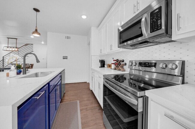 Building Photo - 3021 Prospect St