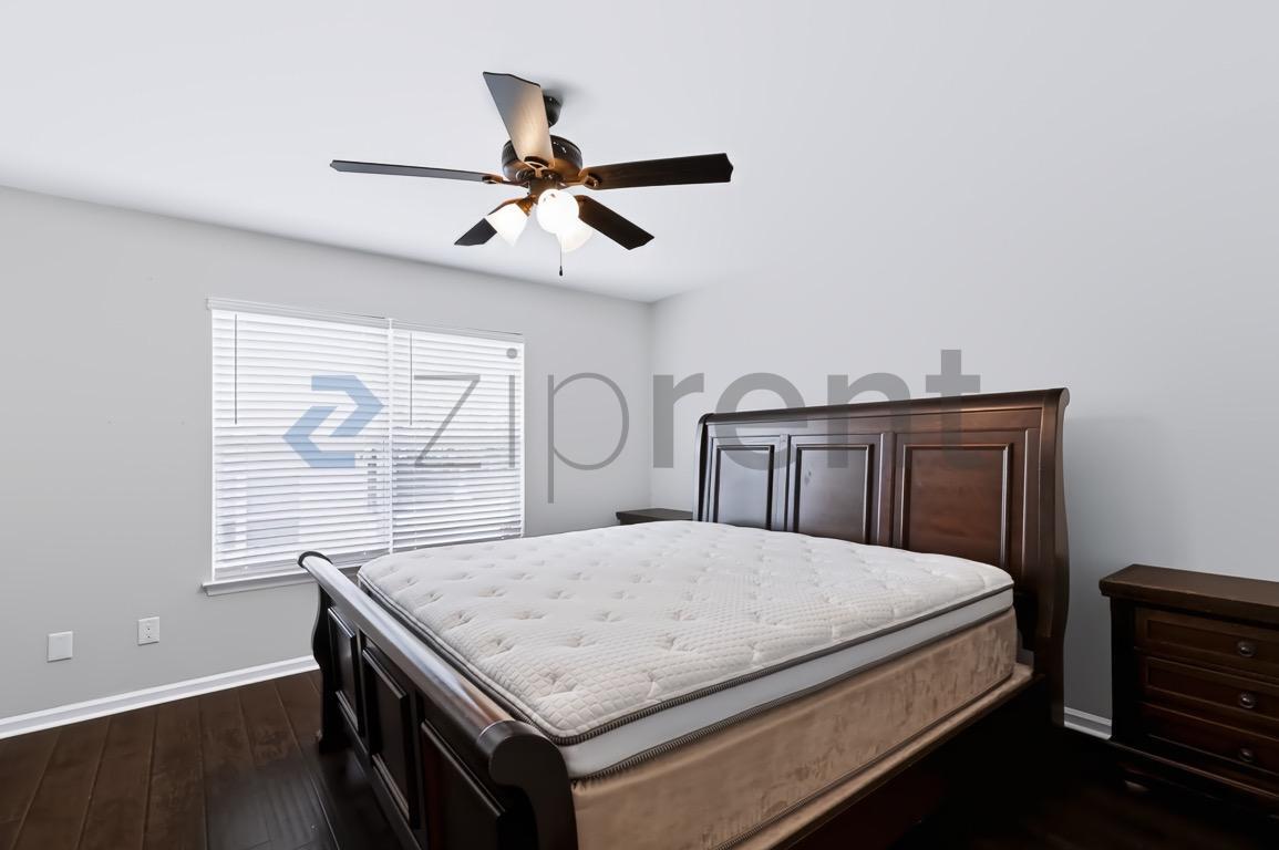 Building Photo - Unit