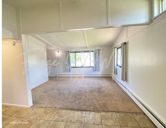 Building Photo - For Rent: Updated 2 Bedroom, 1.5 Bath Town...