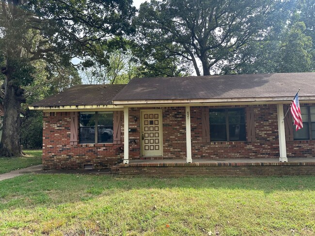 Primary Photo - 829/831 Glendale Rd.