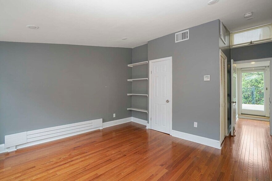 Building Photo - 16 Follen St
