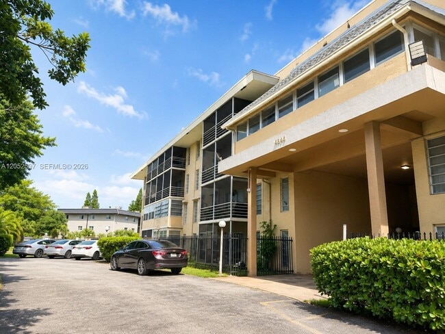 Building Photo - 4848 NW 24th Ct