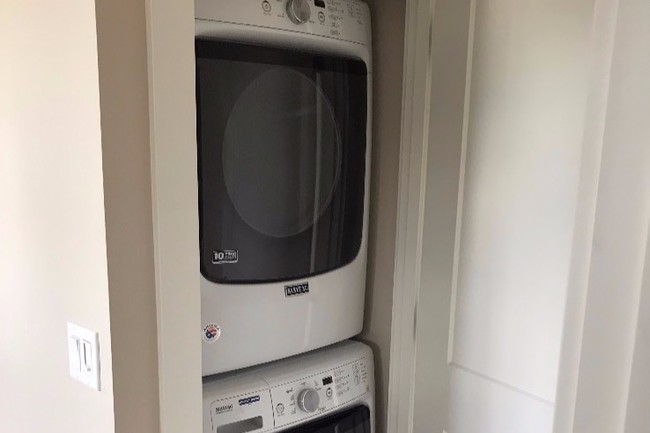 Full size stack Washer/Dryer - 7040 Alonzo Ave NW