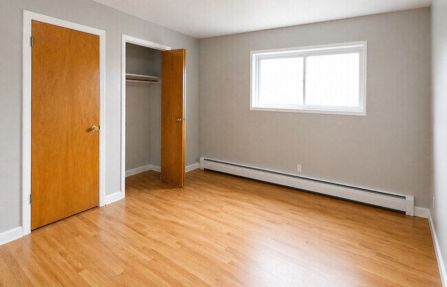 Building Photo - 214 S Oak Park Ave