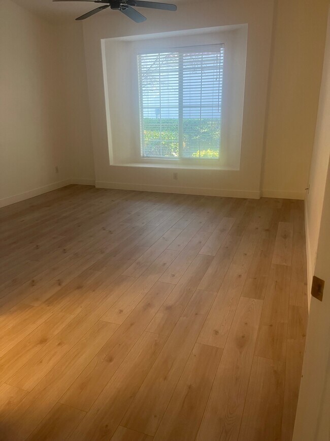 Master Bedroom - 8772 Bridgeport Bay Ave