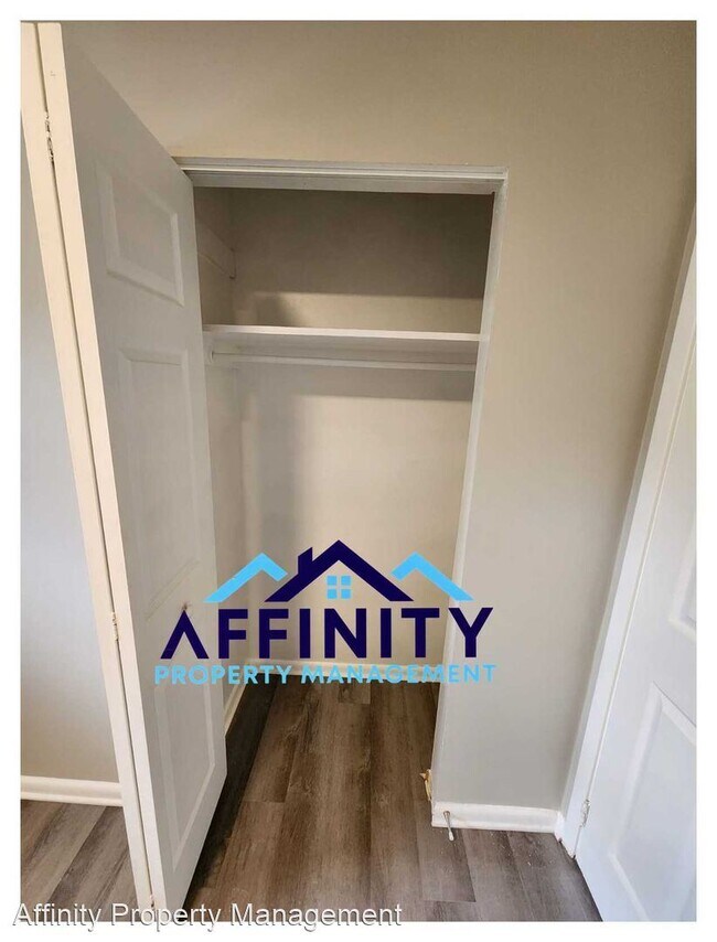 Building Photo - 4 br, 1.5 bath House - 835 Green Oak Ter