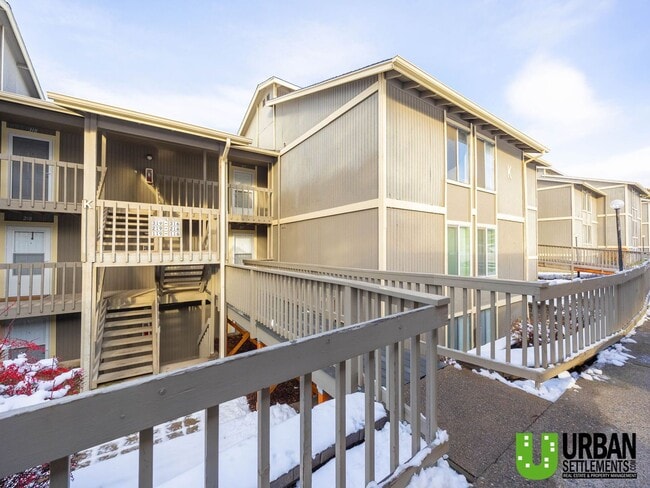 Building Photo - Comfortable 1-Bedroom Condo with Parking & Resort-Style Amenities