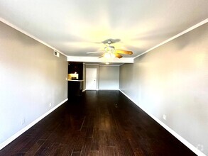 Building Photo - Spacious Renovated 2 bed +2 bath condo in ...