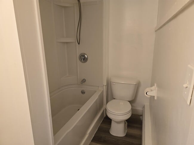 Building Photo - 220 Main St