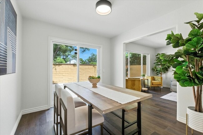 Building Photo - 6979 Walker Ct