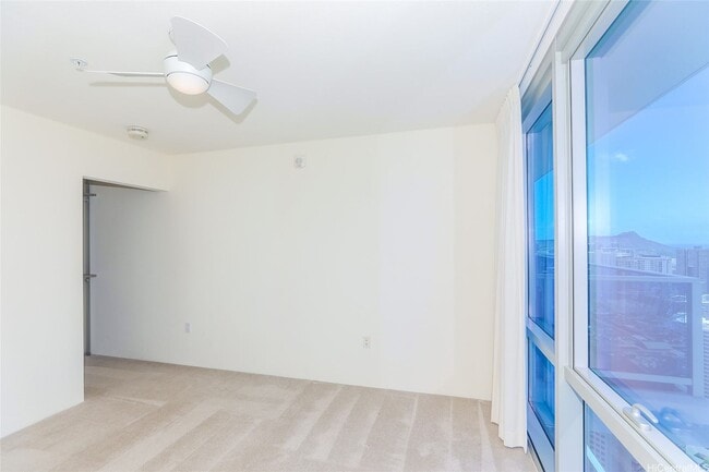 Building Photo - Priced Low to Sell!! Top floor with floor to ceiling windows to enhance the spectacular ocean