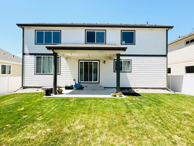 Building Photo - Spacious 3 bed/ 2.5 bath House In Severance