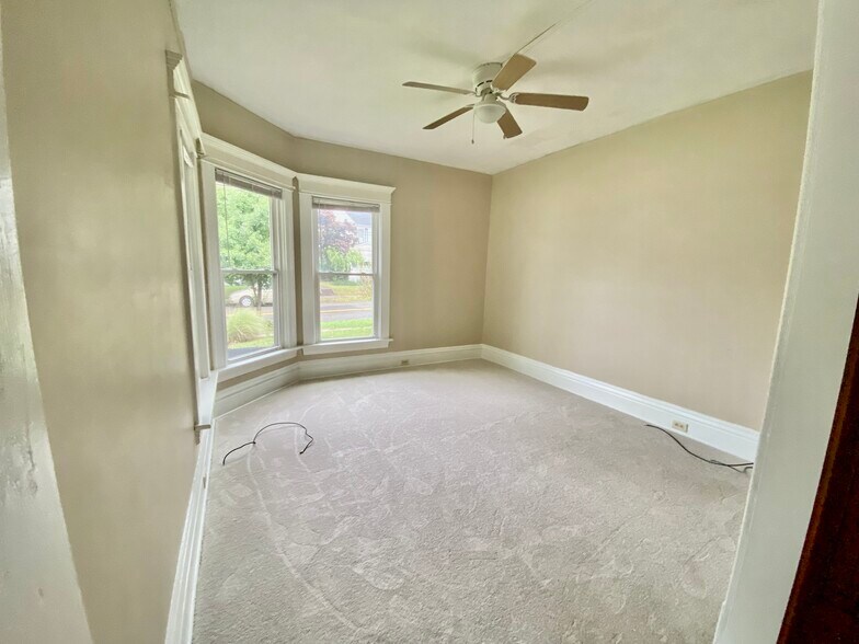 Building Photo - 1063 W 8th St