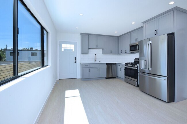 Building Photo - 3412 Bellevue Ave