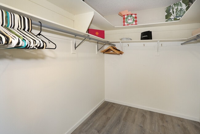 Building Photo - 7912 Rainbow Cir