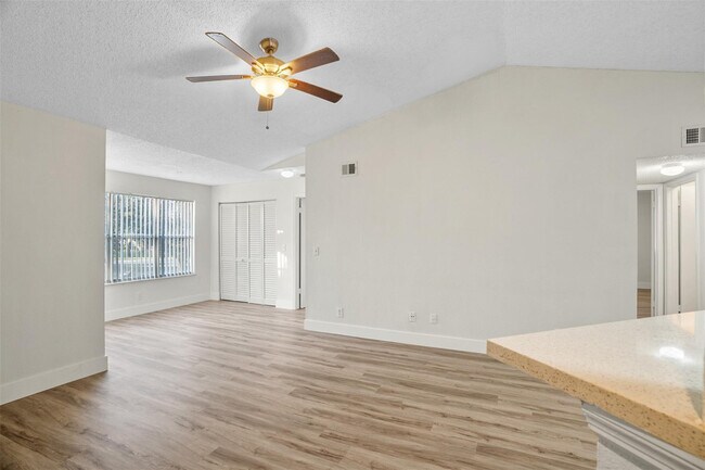 Building Photo - 12730 Vista Isles Dr