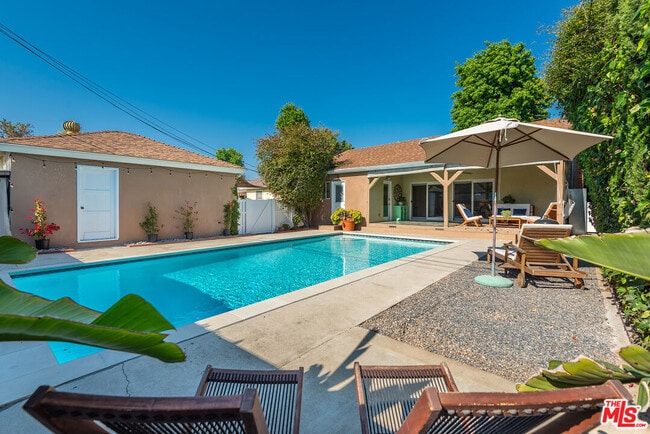 Building Photo - 4643 Nagle Ave