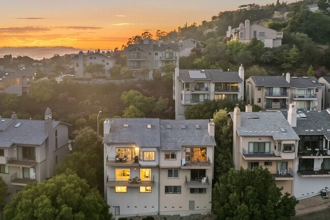 Building Photo - Spacious 4-Story Townhouse with Panoramic ...