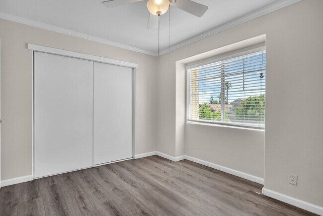 Building Photo - The Woodland Rental You've Been Looking For