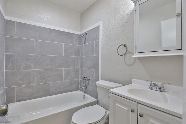 Building Photo - 1202 S San Jose Dr