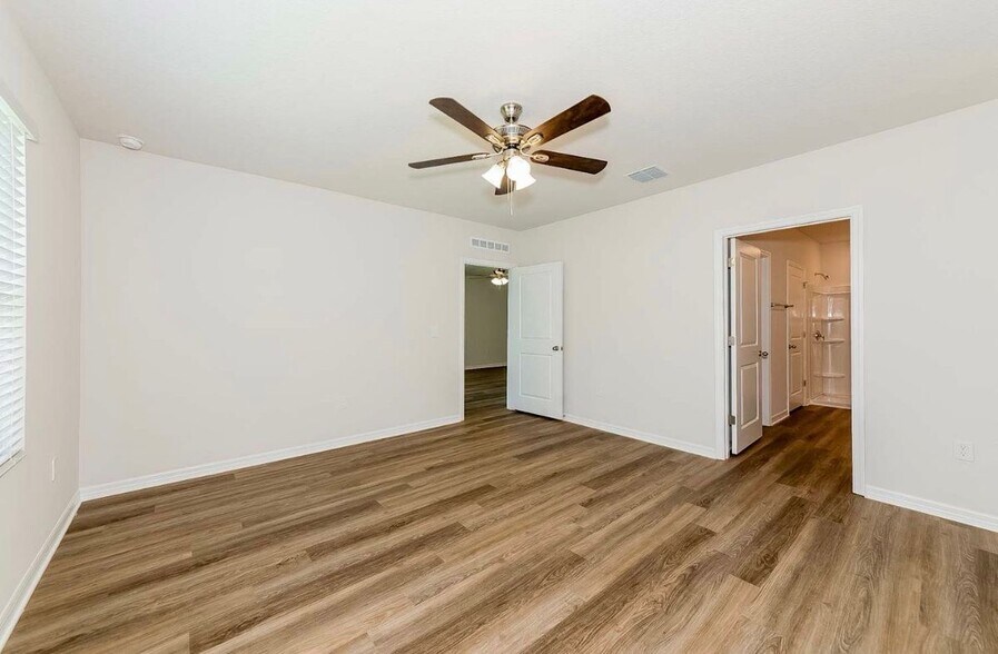Building Photo - 7913 Majestic Palms Ct