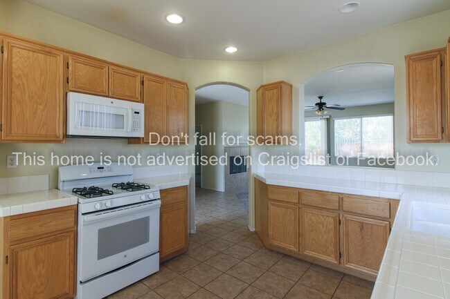 Building Photo - 11654 Maywood St