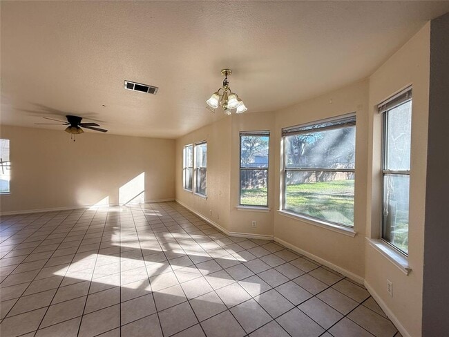 Building Photo - 1713 Primrose Ln