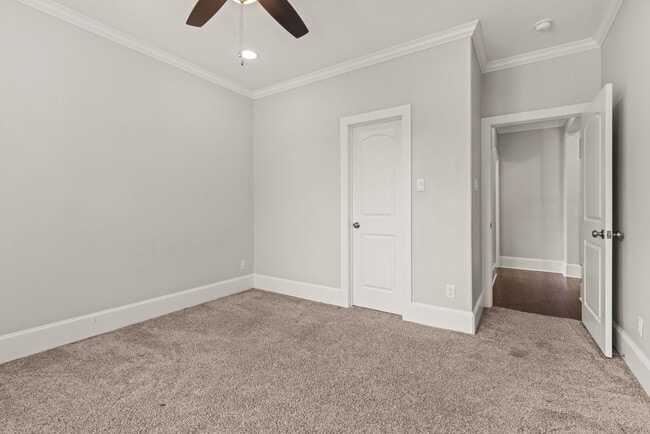 Building Photo - 8550 Ridgepoint Dr