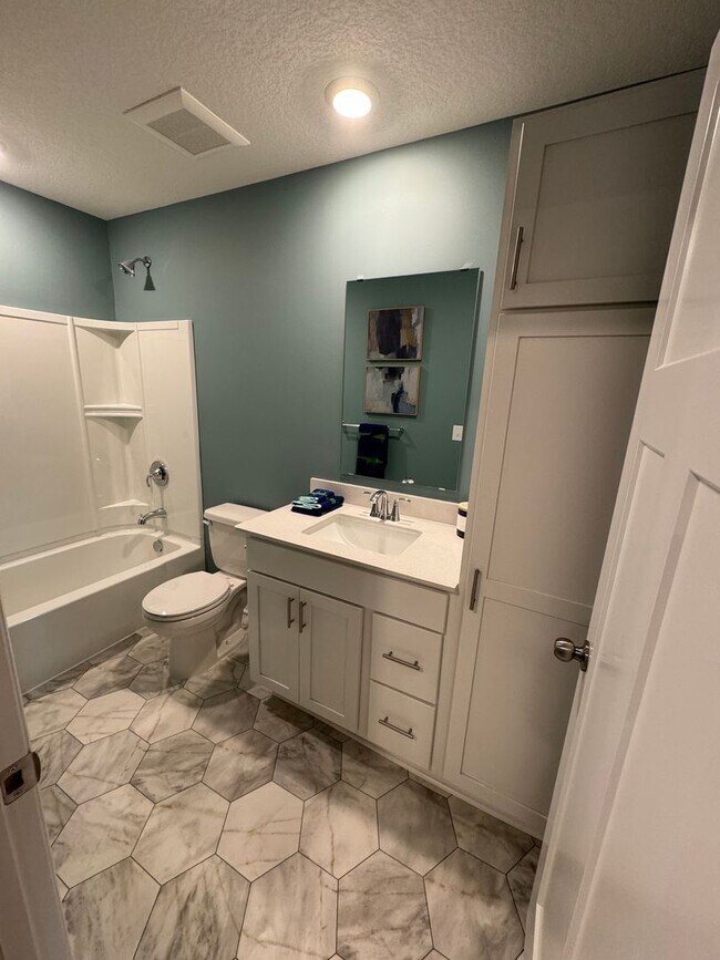 Building Photo - 3BD/ 2BA Townhome in Rosemount Available!