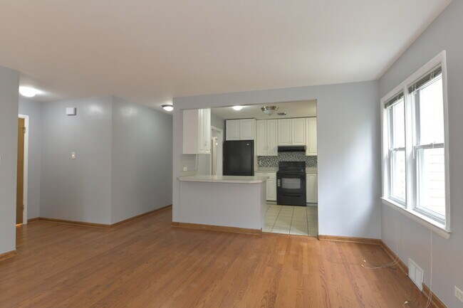 Building Photo - 4914 Louise St