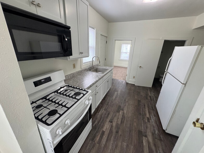 Building Photo - 000 Vine St