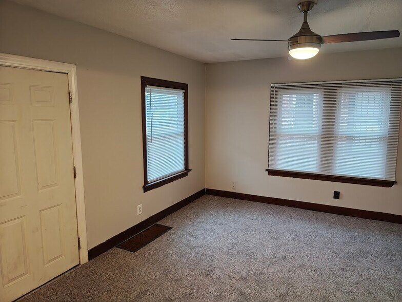 Building Photo - 524 Crestmore Ave