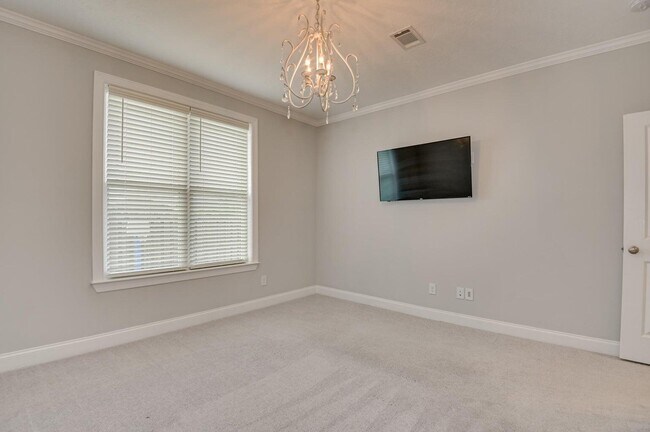 Building Photo - 596 Vinings Dr