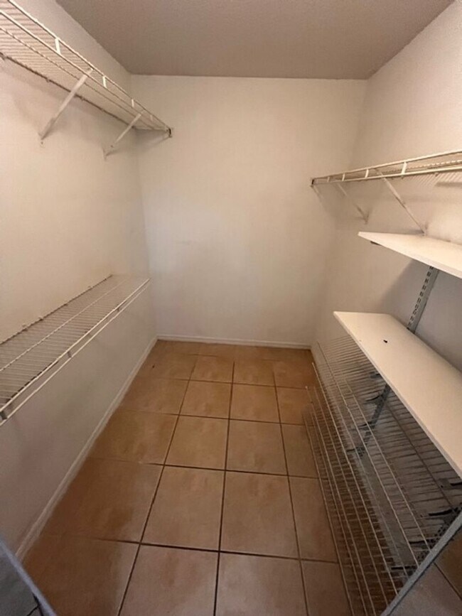 Building Photo - Beautiful 3/2 Maintenance Free Home