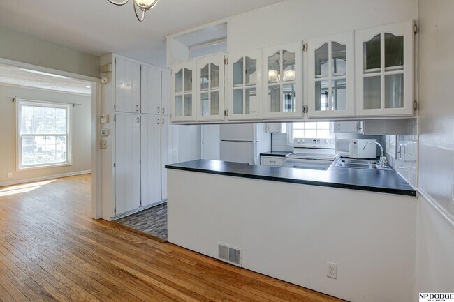 Building Photo - 5220 Mason St