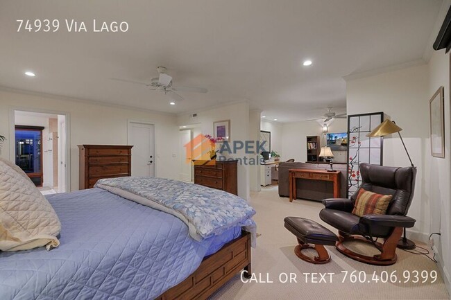 Building Photo - 74939 Vía Lago