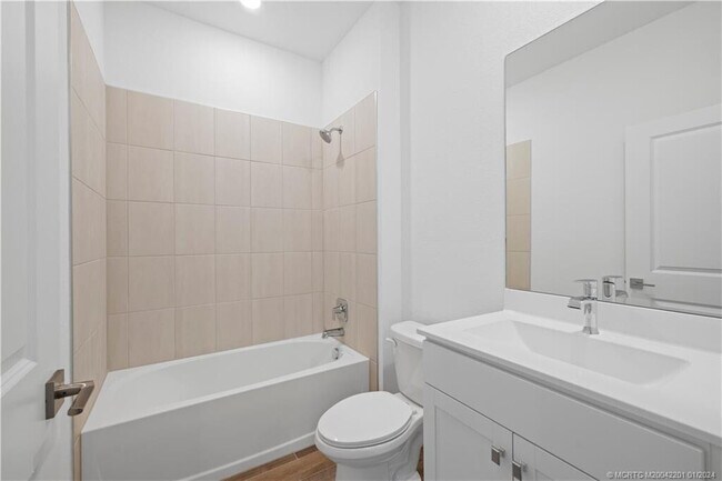 Building Photo - 2048 NE Ocean Dunes Dr