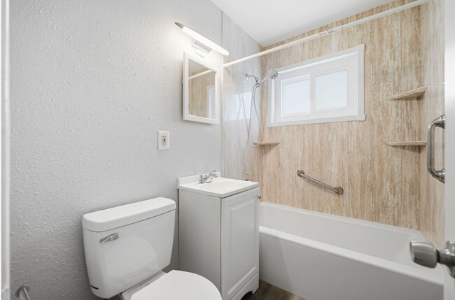 Building Photo - Leila Ave