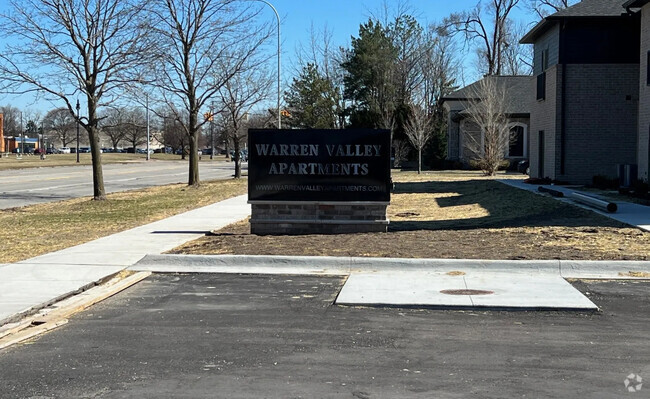 Building Photo - Warren Valley Apartments