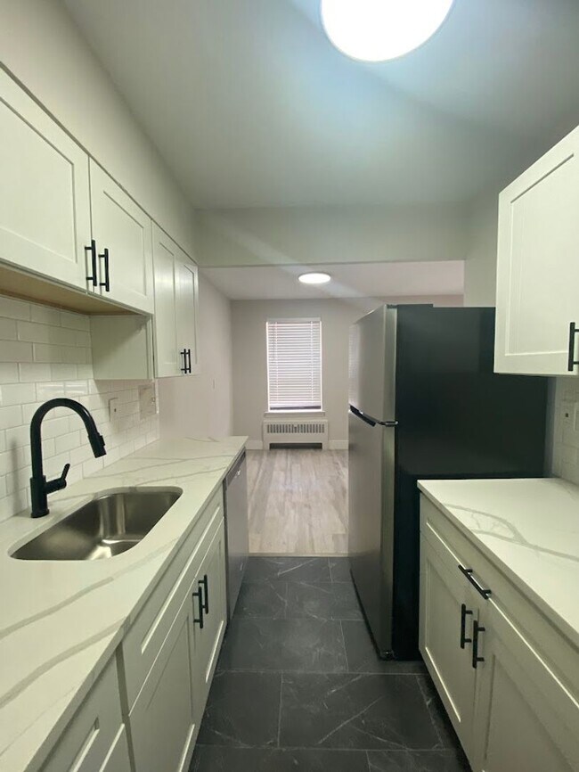 Building Photo - Updated One Bedroom One Bath Apt!