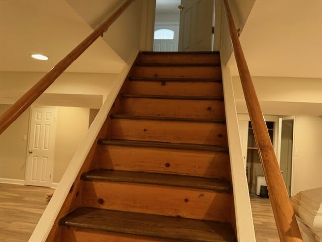 Building Photo - 17 Dover Dr