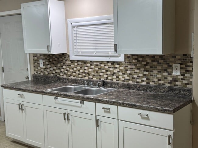 Primary Photo - 2102-2104 Messanie St.