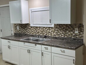 Building Photo - 2102-2104 Messanie St.